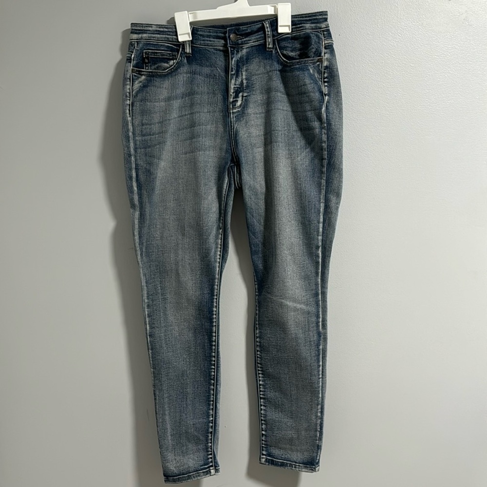 Judy Blue “heavy hand sand” skinny jeans